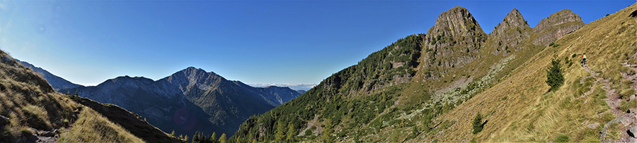 Salendo sul sent. 217 dal MOnmte Campo ai Tre Pizzi e Laghetto di Pietra Quadra